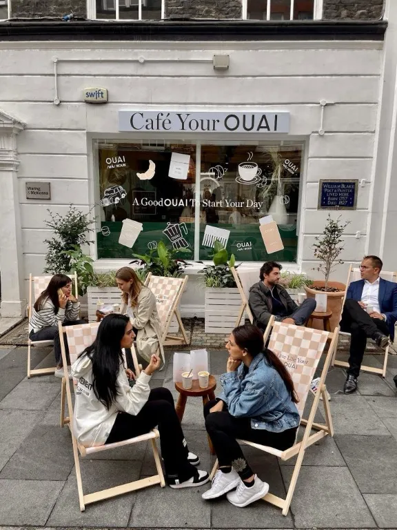 Stratégie omnicanale réussie Événement phygital ouai : beach club éphémère à londres