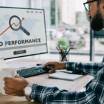 Ordinateur affichant un site wordpress optimisé pour le seo 📸